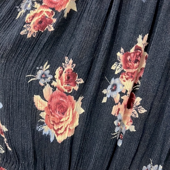 Navy Floral Romper - Picture 2 of 8